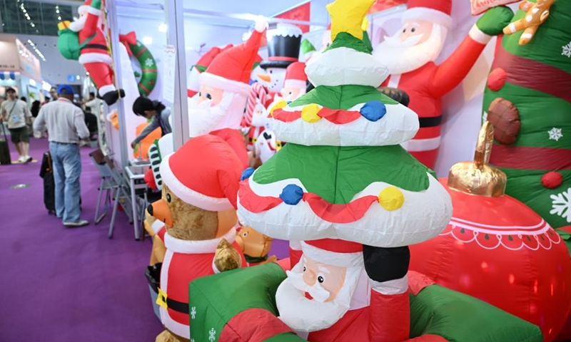 Christmas decoration exhibits are seen during the 139th edition of the China Import and Export Fair (Canton Fair) in Guangzhou, south China's Guangdong Province, April 23, 2026. The second phase of the 139th edition of the Canton Fair kicked off here on Thursday.

Spanning an area of 515,000 square meters, the exhibition features 25,000 booths and over 10,000 participating enterprises. Photo: Xinhua