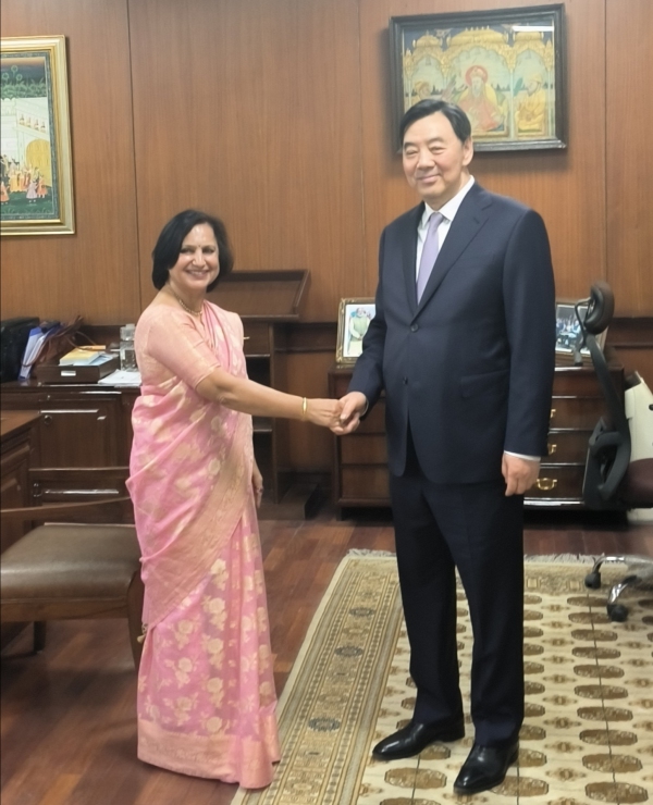 Zhai Jun, special envoy of the Chinese government on the Middle East issue, meets India's Ministry of External Affairs Secretary (South) Neena Malhotra in New Delhi, India, on April 23, 2026. Photo: Chinese Foreign Ministry