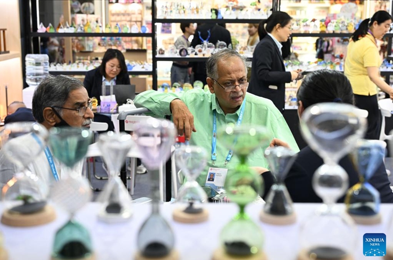 Purchasers communicate with an exhibitor during the 139th edition of the China Import and Export Fair (Canton Fair) in Guangzhou, south China's Guangdong Province, April 23, 2026. The second phase of the 139th edition of the Canton Fair kicked off here on Thursday.

Spanning an area of 515,000 square meters, the exhibition features 25,000 booths and over 10,000 participating enterprises. Photo: Xinhua