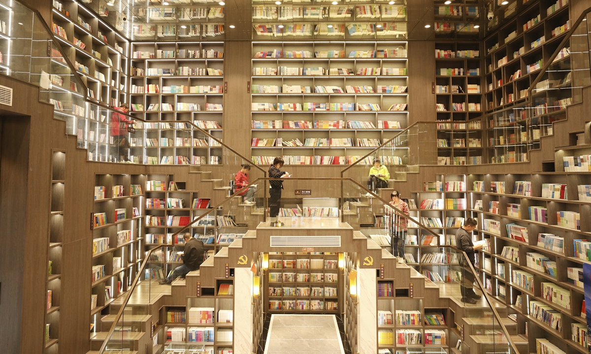 Citizens read in a library in Zixing, Central China's Hunan Province, on April 22, 2026, as the 31st World Book and Copyright Day comes the following day. Photo: IC