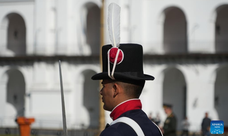 This photo taken on April 25, 2026 shows a soldier in traditional uniforms during a traditional guard-changing ceremony in Buenos Aires, Argentina. (Xinhua/Zhang Duo)