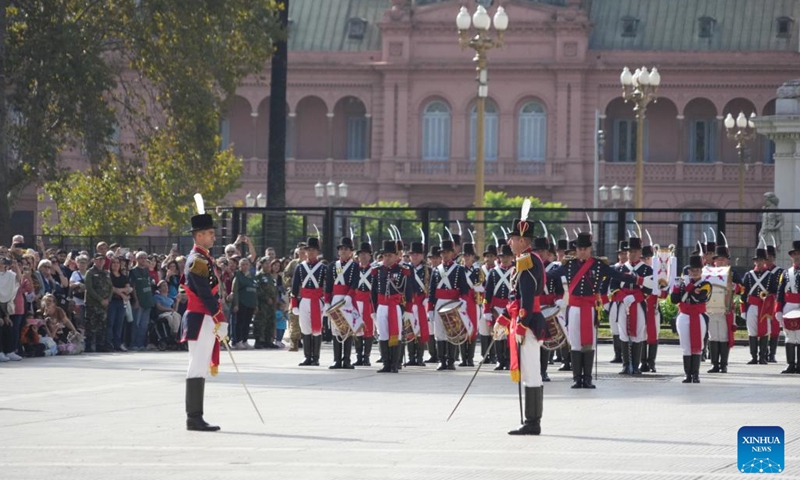 Soldiers in traditional uniforms perform during a traditional guard-changing ceremony in Buenos Aires, Argentina, April 25, 2026. (Xinhua/Zhang Duo)