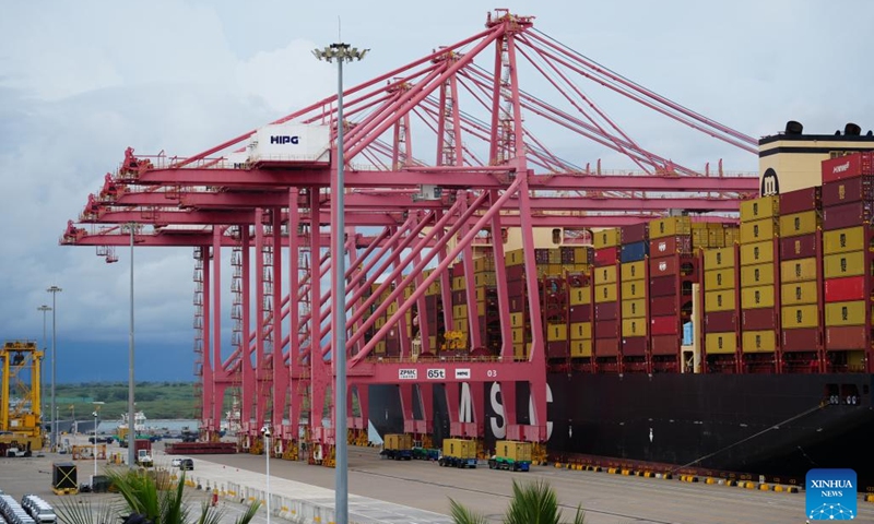 This photo taken on April 23, 2026 shows a berth in operation at Hambantota Port, Sri Lanka.

Hambantota Port, located along a key shipping route in the Indian Ocean, has been expanding its role in logistics and cargo handling.

Statistics show that the port handled 2.0154 million tonnes of cargo in the first quarter of 2026, up 47 percent year-on-year. Photo: Xinhua
