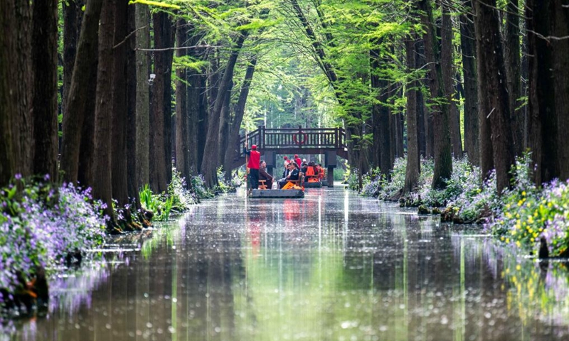 Tourists take the boat at a park in Xinghua City, east China's Jiangsu Province, April 23, 2026. (Photo by Yang Yugang/Xinhua)