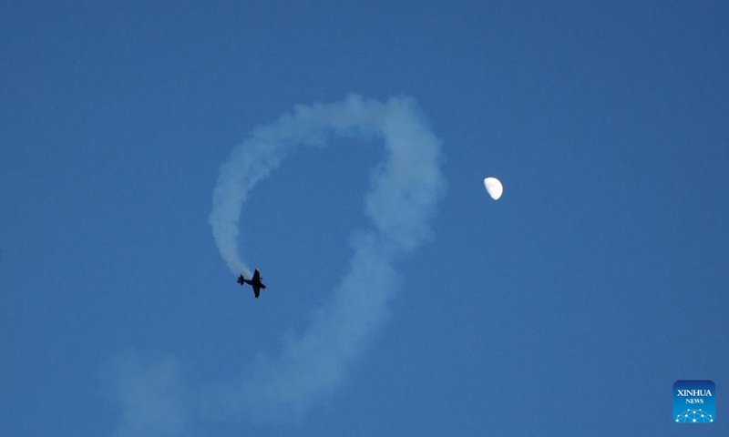 This photo taken on April 25, 2026 shows an aerobatic performance at an international air show in Radom, Poland. (Xinhua/Cui Li)