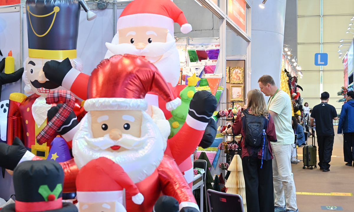 Overseas buyers examine Christmas decorative products at the Canton Fair complex in Guangzhou, South China's Guangdong Province, on April 26, 2026. During the second phase of the 139th Canton Fair, a variety of festive decorations, including Christmas dolls and tree ornaments, attracted many foreign customers who stopped by to ask questions and negotiate deals. Photo: VCG