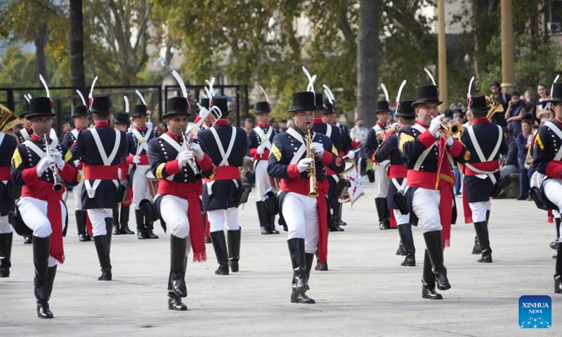 Soldiers in traditional uniforms perform during a traditional guard-changing ceremony in Buenos Aires, Argentina, April 25, 2026. (Xinhua/Zhang Duo)