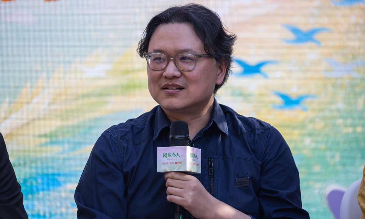 A viral song, a familiar melody, and a reversed narrative — for Ma Chao, the creator behind the AI-driven music project Innokids, music creation often starts from something recognizable, before turning into something unexpected.Speaking at the Global Times Spring Reading event at the Guangcheng Academy in Beijing on April 20, Ma reflected on what lies behind such creations.