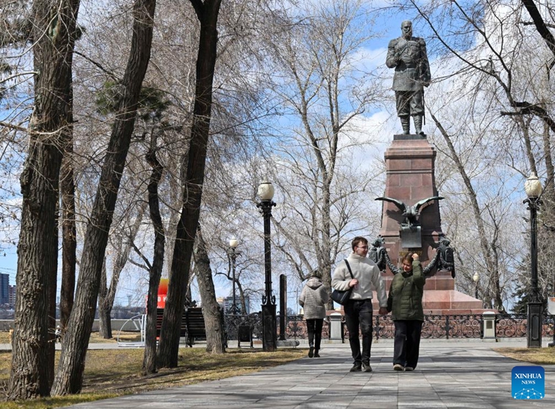 People walk on the street in Irkutsk, Russia, April 25, 2026. (Xinhua/Hao Jianwei)