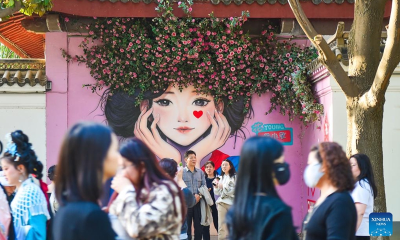 People enjoy their leisure time at a park in Jianxi District of Luoyang City, central China's Henan Province, April 25, 2026. (Photo by Huang Zhengwei/Xinhua)