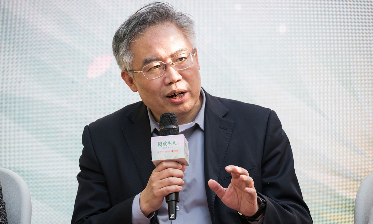 He Hui speaeks at the 