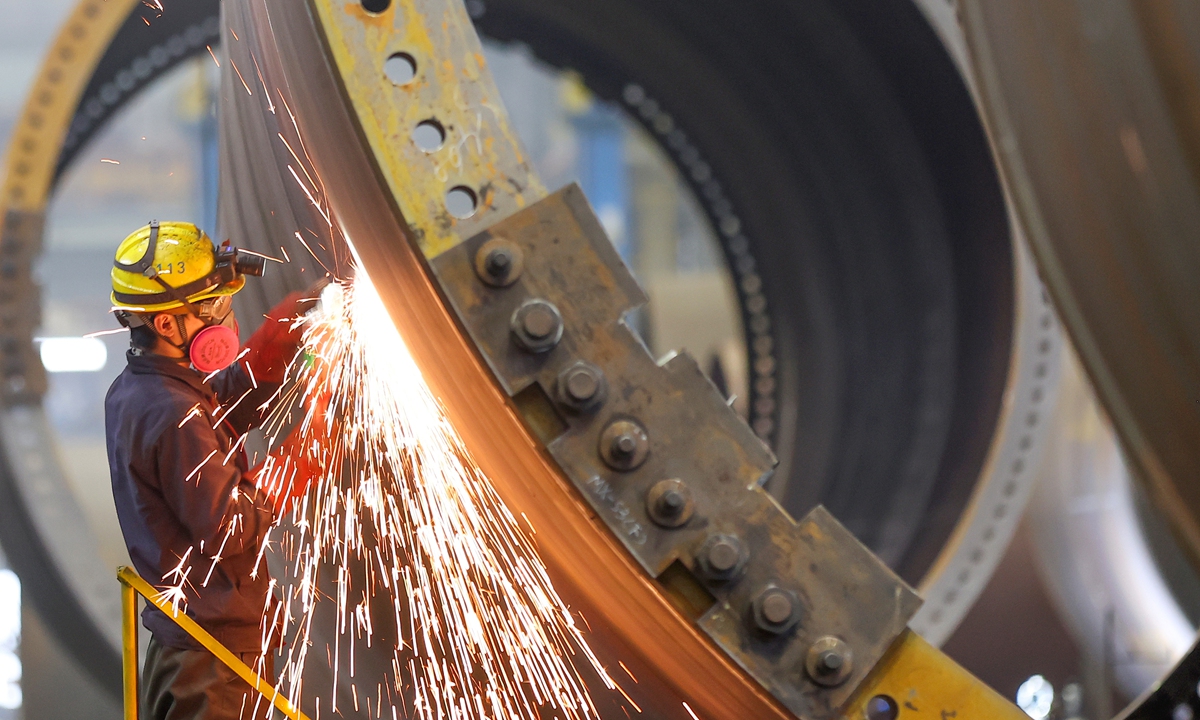 Profits of China's major industrial firms increase 15.5 percent year-on-year to reach 1.696 trillion yuan ($247.3 billion) during the January-March period, according to data from the National Bureau of Statistics on April 27, 2026. The photo shows a worker operating at a production workshop in a Nanjing enterprise on March 17. Photo: VCG 