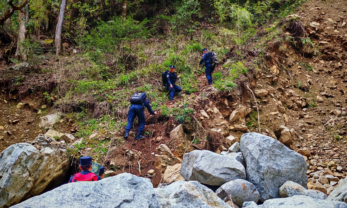 Policemen from the Dulongjiang Frontier Police Station make their way along a patrol route toward boundary marker 43 in Dulongjiang, Yunnan, on April 16, 2026. Photo: Liang Rui/GT