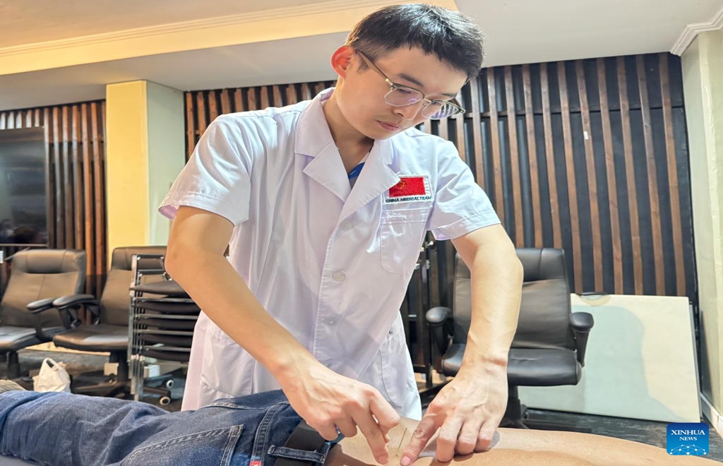 A doctor (C) from a Chinese medical team administers acupuncture therapy to a patient in Chuuk State, the Federated States of Micronesia, April 20, 2026. (Chinese medical team assisting the FSM/Handout via Xinhua)

