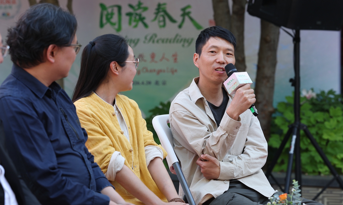 Deliveryman and author Zhang Sai (first from right) speaks at the 