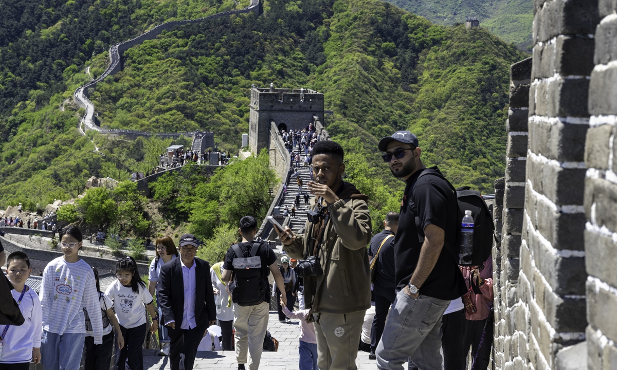 Foreign tourists visit Badaling Great Wall in Beijing on April 29, 2026, ahead of China's May Day holiday. As China continues to optimize its visa exemption policies, a growing number of overseas visitors are coming to the Great Wall to experience the charm of Chinese culture. Photo: VCG