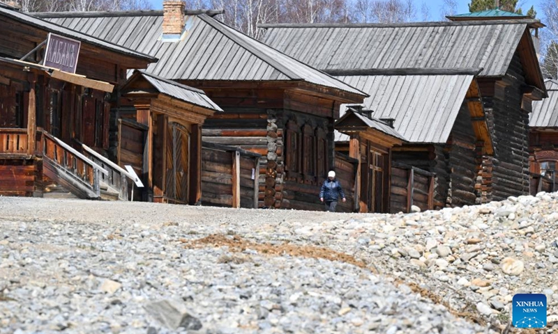A tourist visits the Taltsy Architectural and Ethnographic Museum in Irkutsk, Russia, on April 28, 2026. (Xinhua/Hao Jianwei)

