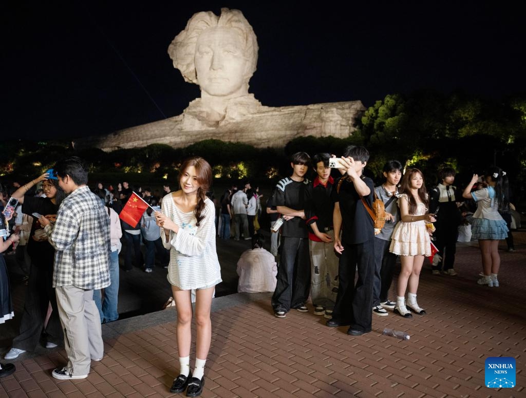 Tourists visit the Orange Isle scenic area in Changsha, central China's Hunan Province, April 25, 2026.

Changsha at night features diverse modes of business: live-streaming, band performance, period costume photography and night-market food, all contributing to the nighttime economic vitality of the city. (Xinhua/Liu Jie)