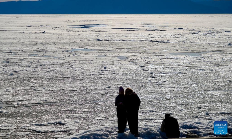 People pose for photos by Lake Baikal in Listvyanka, Russia, April 28, 2026. (Xinhua/Tang Tiefu)

