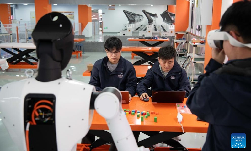 Researchers carry out the development of robot algorithm and verification of virtual simulation at Youibot Robotics Co., Ltd. in Hefei, east China's Anhui Province, April 29, 2026.(Xinhua/Zhang Duan)