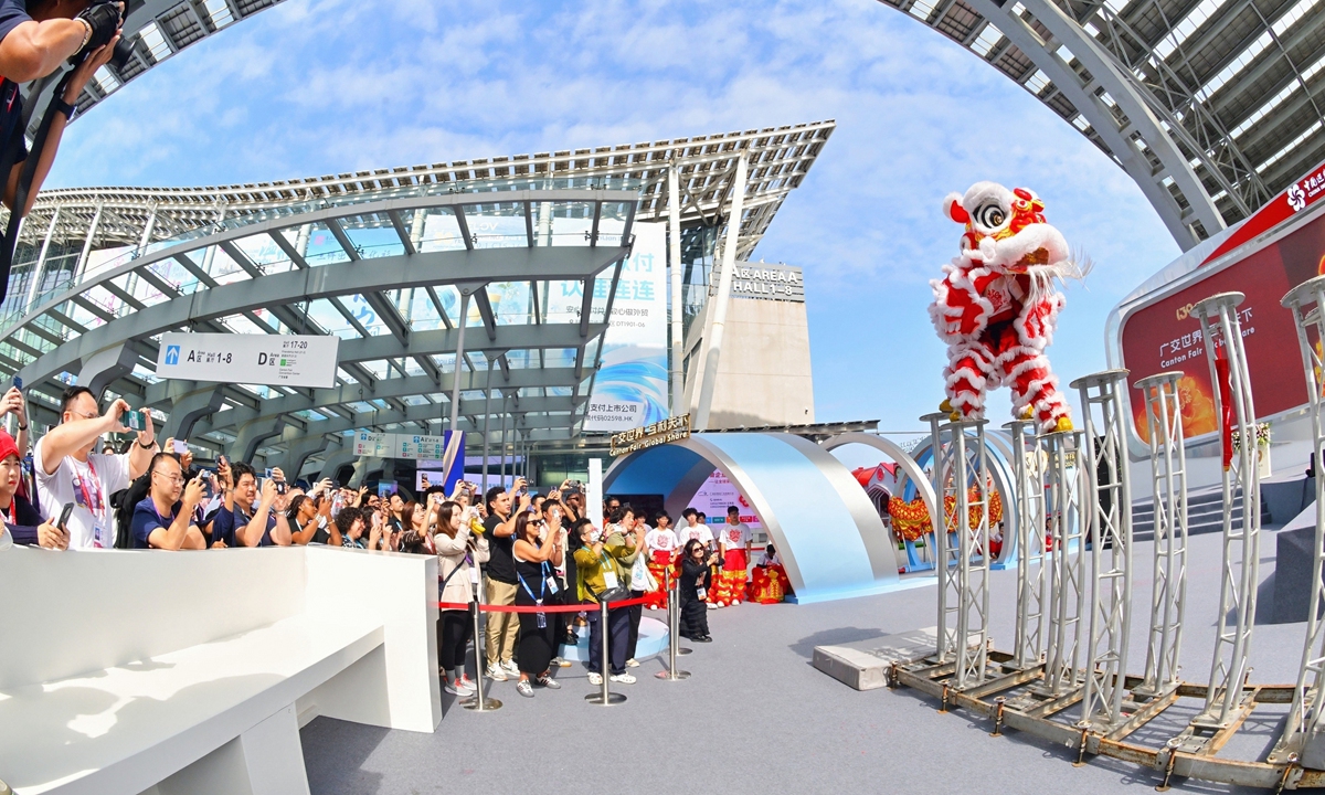 Visitors watch an opening performance at the third phase of the China Import and Export Fair, or Canton Fair, in Guangzhou, South China's Guangdong Province, on May 1, 2026. Photo: Courtesy of Canton Fair