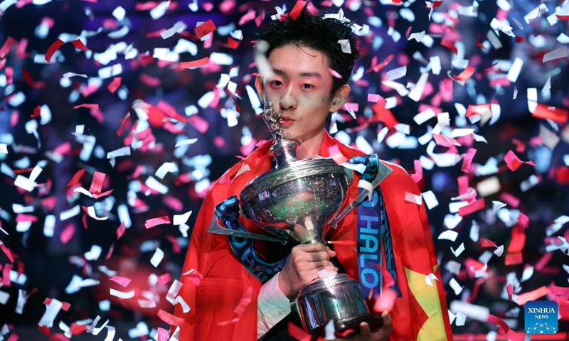 Wu Yize of China kisses the trophy after winning the final match between Shaun Murphy of England and Wu Yize of China at the World Snooker Championship 2026 in Sheffield, Britain, May 4, 2026. (Xinhua/Li Ying)