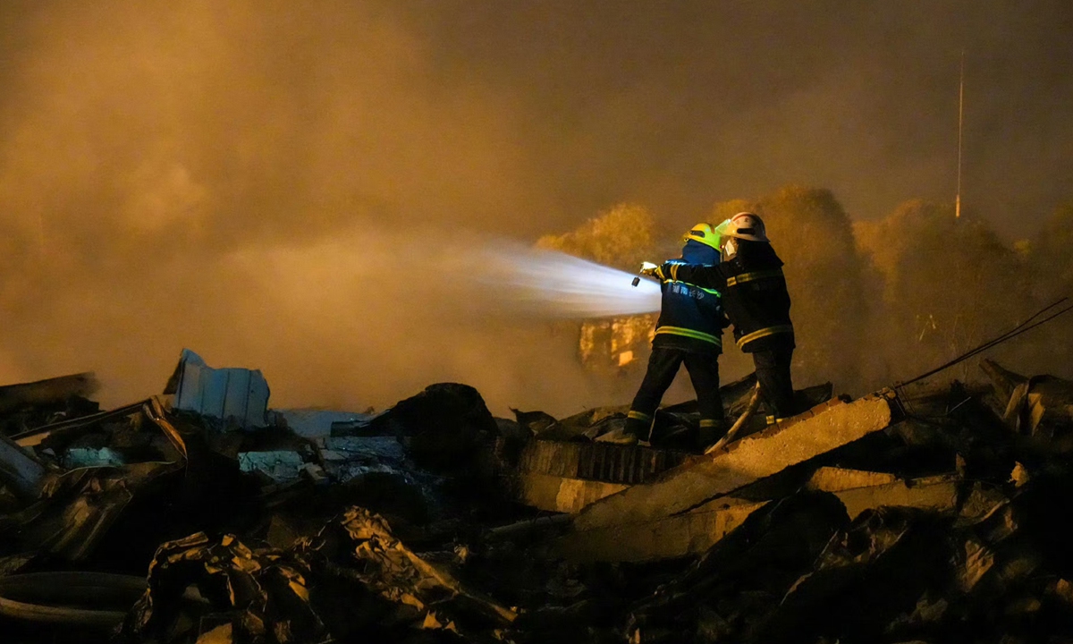 Rescue teams conduct operations at the accident site in Guandu twoship, Liuyang, Central China's Hunan Province on early morning on May 5, 2026. Photo: Sina Weibo account of Xinhua News Agency