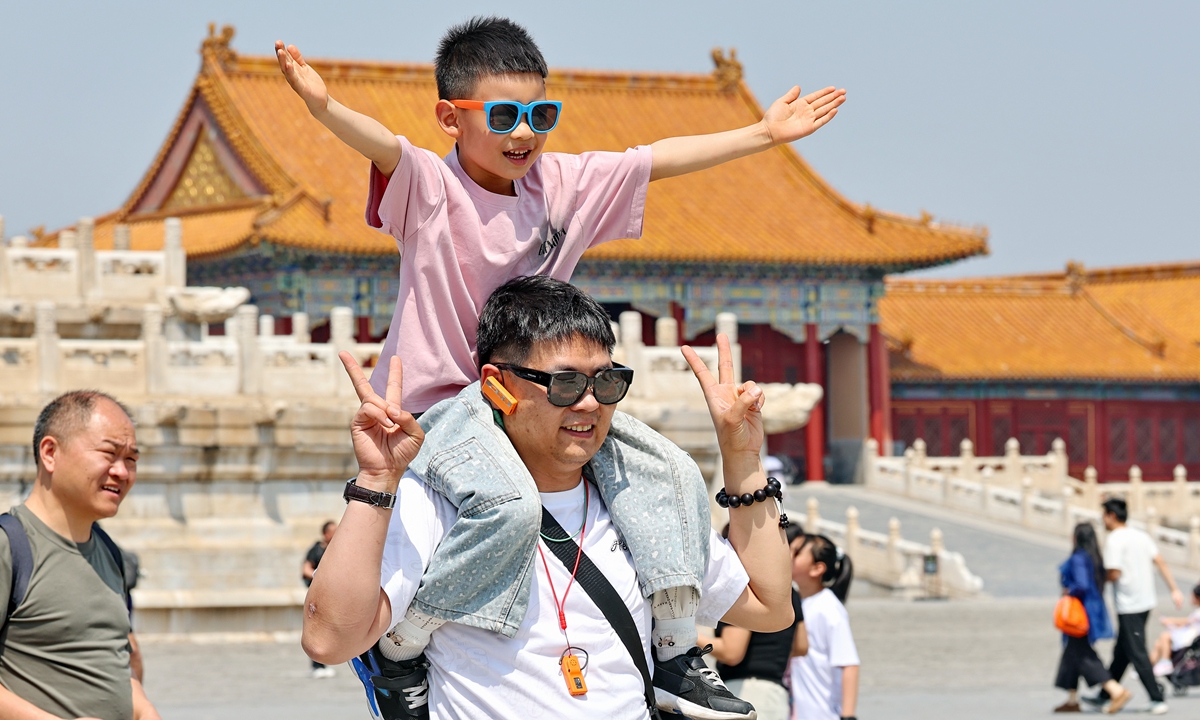 Tourists wearing light summer clothing visit the Palace Museum in Beijing on May 5, 2026. As the Chinese solar term Lixia (Start of Summer) begins, afternoon temperatures in the capital rose to 29 C, with visitors using umbrellas, sun hats and sunglasses to protect themselves from strong ultraviolet rays. Photo: VCG