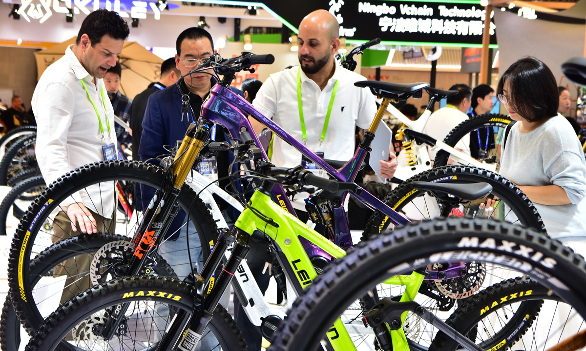 Visitors look at bicycles on display at the Shanghai New International Expo Centre on May 5, 2026. The exhibition highlights trends in global bicycle industry toward green, smart, and high-end development, serving as a platform for display, exchanges, and cooperation.
Photo: VCG