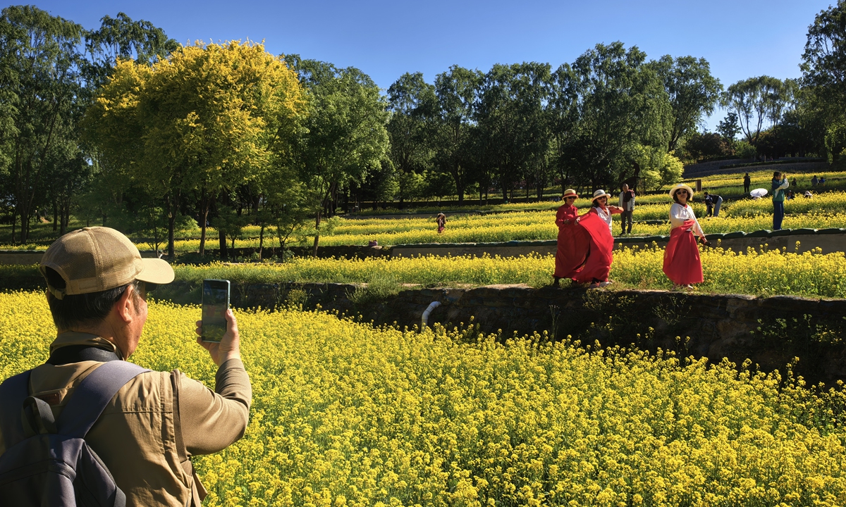 Tourists snap a picture at the Zhongwu Park in Beijing on May 4, 2026 during the May Day holidays which have seen a travel boom. Photo: Liu Yang/GT