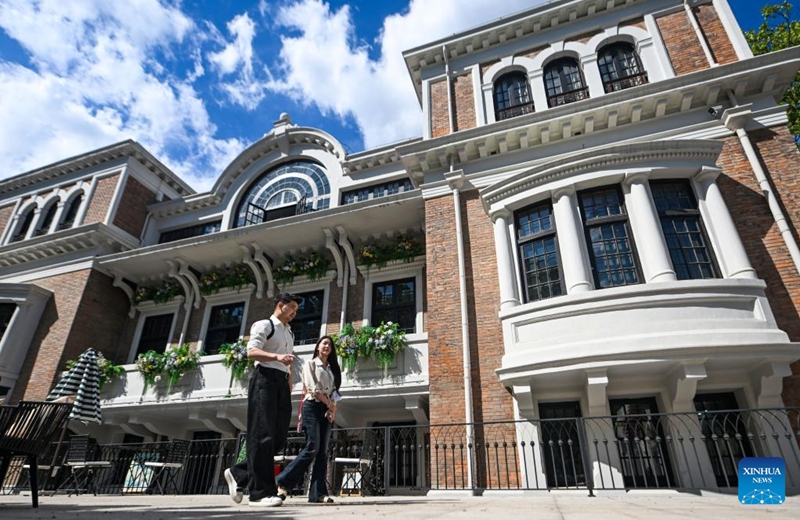 Entrepreneur Yin Tao (L) talks with a colleague at the former residence of Li Jifu in Heping District of north China's Tianjin, May 3, 2026. Photo: Xinhua