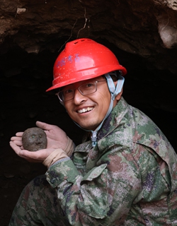 Wang Peng at the Husta site 