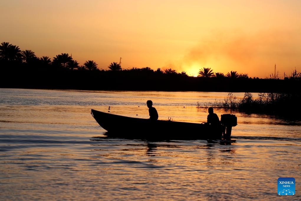 The photo taken on May 5, 2026 shows the sunset view over the Tigris River in Baghdad, Iraq. (Photo: Xinhua)