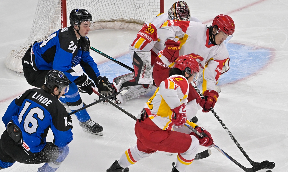 Chinese national men's ice hockey team edged past Estonia 4-3 and secured a silver medal at the 2026 IIHF Men's World Championship Division I Group B in Shenzhen on Tuesday night. Photo: VCG 