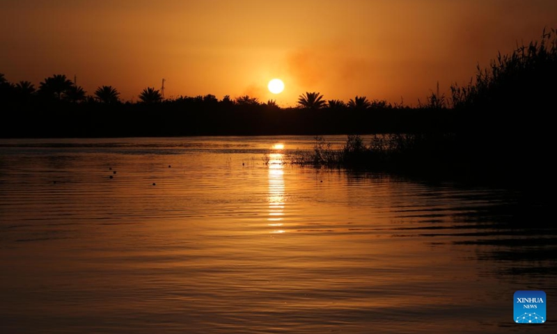 The photo taken on May 5, 2026 shows the sunset view over the Tigris River in Baghdad, Iraq. (Photo: Xinhua)