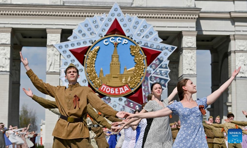 Students wearing Soviet-style uniforms and long dresses of the mid-20th century take part in the Victory Waltz as part of the Victory Day celebrations at the Exhibition of Achievements of National Economy, a landmark exhibition and recreation complex, in Moscow, Russia, May 5, 2026. (Photo: Xinhua)
