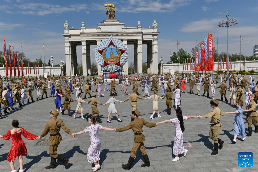 Students wearing Soviet-style uniforms and long dresses of the mid-20th century take part in the Victory Waltz as part of the Victory Day celebrations at the Exhibition of Achievements of National Economy, a landmark exhibition and recreation complex, in Moscow, Russia, May 5, 2026. (Photo: Xinhua)