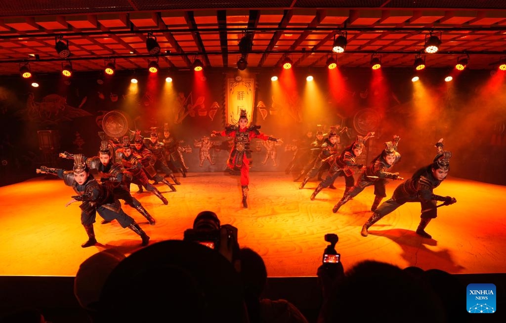 Visitors enjoy an immersive performance at the Xixia Imperial Tombs scenic area during the May Day holiday in Yinchuan, northwest China's Ningxia Hui Autonomous Region, May 5, 2026. (Photo: Xinhua)