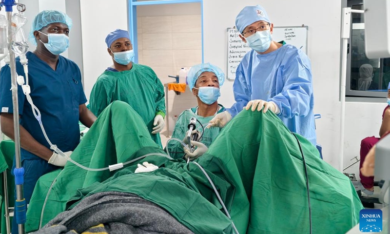 Chinese urologist Wang Kunpeng (1st R) works with local medical staff members during a surgical procedure at Lumumba Hospital in Zanzibar, Tanzania, Jan. 22, 2026. (The 35th Chinese medical team to Zanzibar/Handout via Xinhua)

