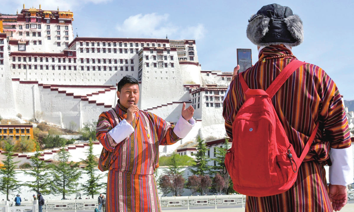 Visitors from Bhutan record a video at the Potala Palace square in Lhasa, capital city of Southwest China's Xizang Autonomous Region, on April 22, 2026. 