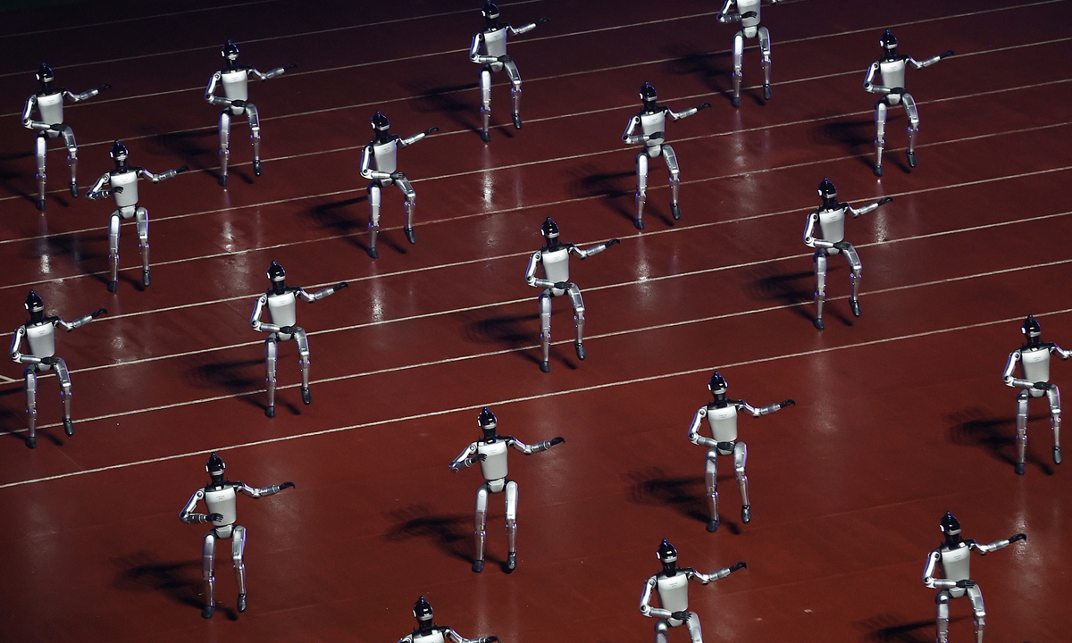About 90 humanoid robots put on a show during the opening match of the JSCL on April 11, 2026, in Changzhou, Jiangsu. Photo: VCG