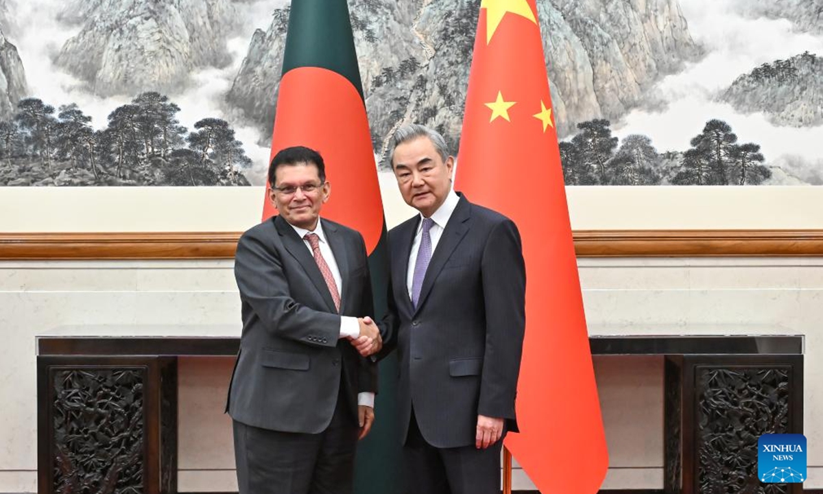 Chinese Foreign Minister Wang Yi, also a member of the Political Bureau of the Communist Party of China Central Committee, holds talks with Bangladeshi Foreign Minister Khalilur Rahman in Beijing, capital of China, May 6, 2026. Photo: Xinhua