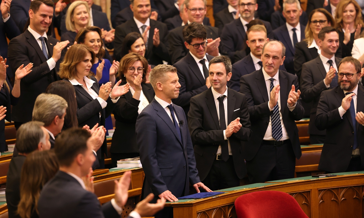Hungary's new Prime Minister Peter Magyar receives applause during his swearing-in ceremony at the Hungarian Parliament on May 9, 2026 in Budapest, Hungary. Photo: VCG