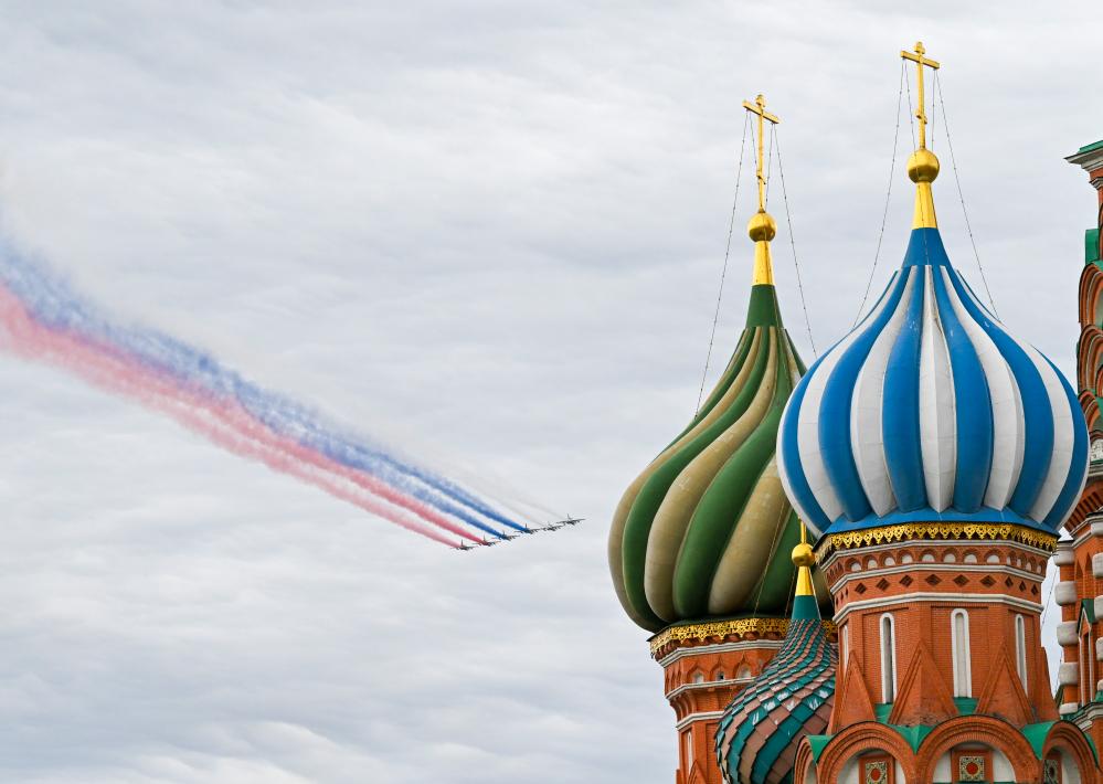 Aircraft fly in formation during a parade marking the 81st anniversary of the victory in the Soviet Union's Great Patriotic War in Moscow, Russia, May 9, 2026.  (Xinhua/Hao Jianwei)