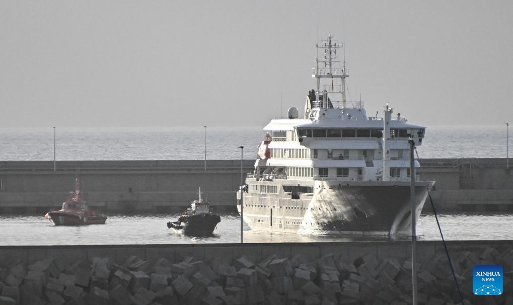 Evacuation preparations are underway for the hantavirus-hit cruise ship MV Hondius at the Port of Granadilla on the island of Tenerife in Spain, May 10, 2026. Spanish authorities launched an operation on Sunday to evacuate and transfer all passengers and part of the crew aboard the hantavirus-hit cruise ship MV Hondius. Earlier, the vessel anchored off the Port of Granadilla on the Spanish island of Tenerife. The operation is expected to continue through Sunday and Monday. (Photo: Xinhua)