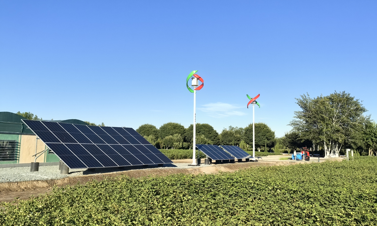 Photovoltaic equipment in a demonstration zone of a China-Uzbekistan joint research project, which features an innovative solar powered smart irrigation system for cotton cultivation in Uzbekistan Photo: Courtesy of the Xinjiang Institute of Ecology and Geography, CAS 
