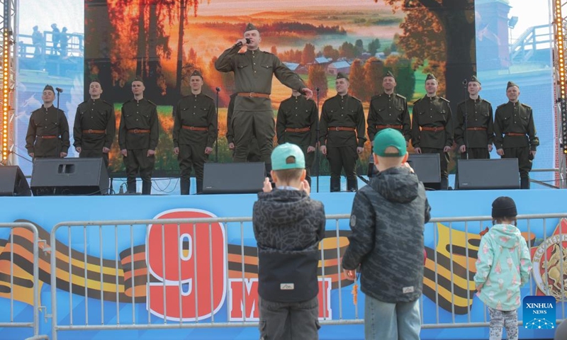 Soldiers perform on stage to commemorate the 81st anniversary of the Soviet Union's victory in the Great Patriotic War, in St. Petersburg, Russia, May 9, 2026. St. Petersburg held mass parades, cultural performances, and other events on Saturday to commemorate the 81st anniversary of the Soviet Union's victory in the Great Patriotic War. (Photo: Xinhua)