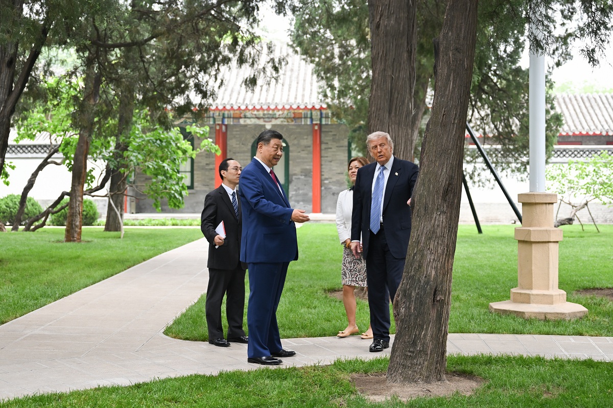 Chinese President Xi Jinping welcomes US President Donald Trump upon Trump's arrival at Zhongnanhai in Beijing, capital of China, May 15, 2026. Photo: Xinhua