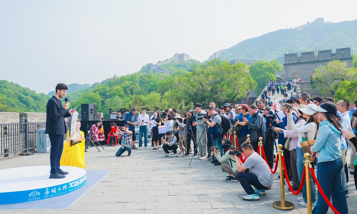 Kuwait poet Ali Ben Nekhy (left) reads a poem at a ceremony held during the 2026 International Youth Poetry Festival at the Badaling Great Wall in Beijing on May 14, 2026.  Photo: Courtesy of the China Writers Association