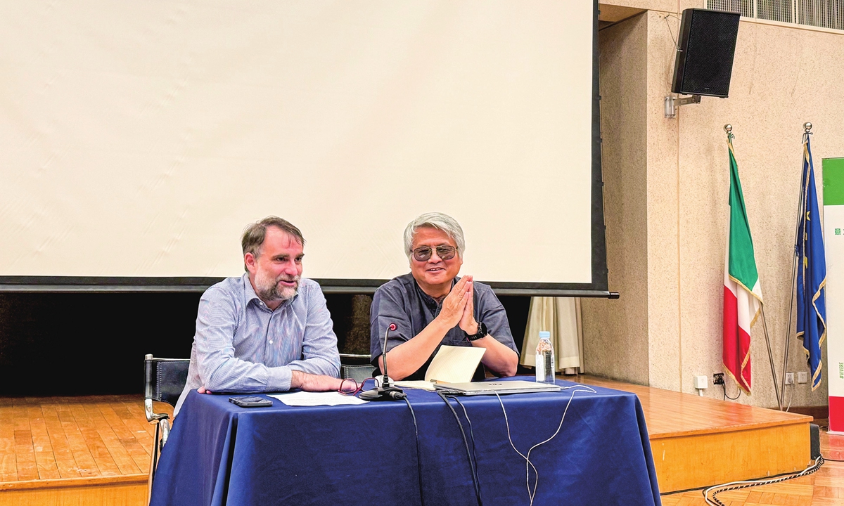 Federico Antonelli, cultural counselor of the Italian Embassy in China (left), and Zhou Zhiwei, a Chinese painter based in Italy, at a lecture in Beijing on May 12, 2026. Photo: Dong Feng/GT